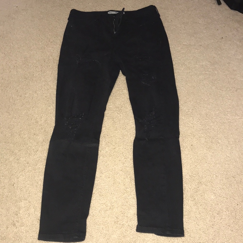 Black ripped skinny jeans